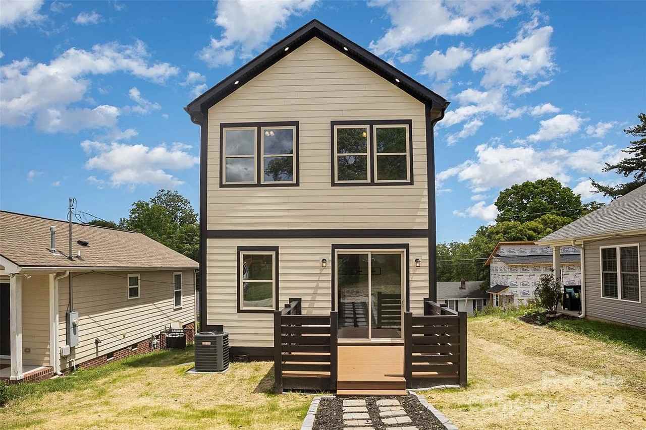 711 N Falls St - Photo 2 of 16