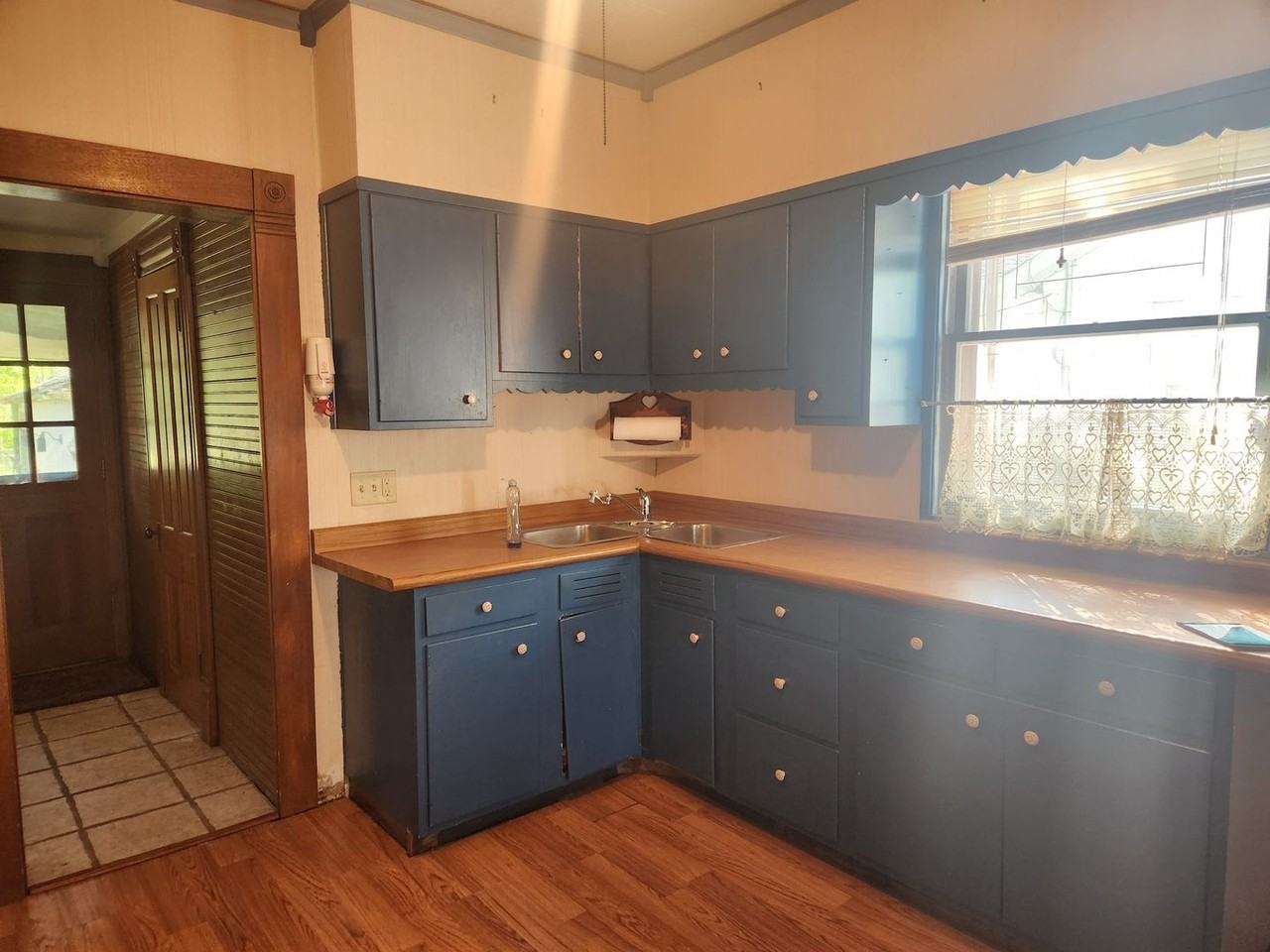 1322 27th Ave - Photo 2 of 11