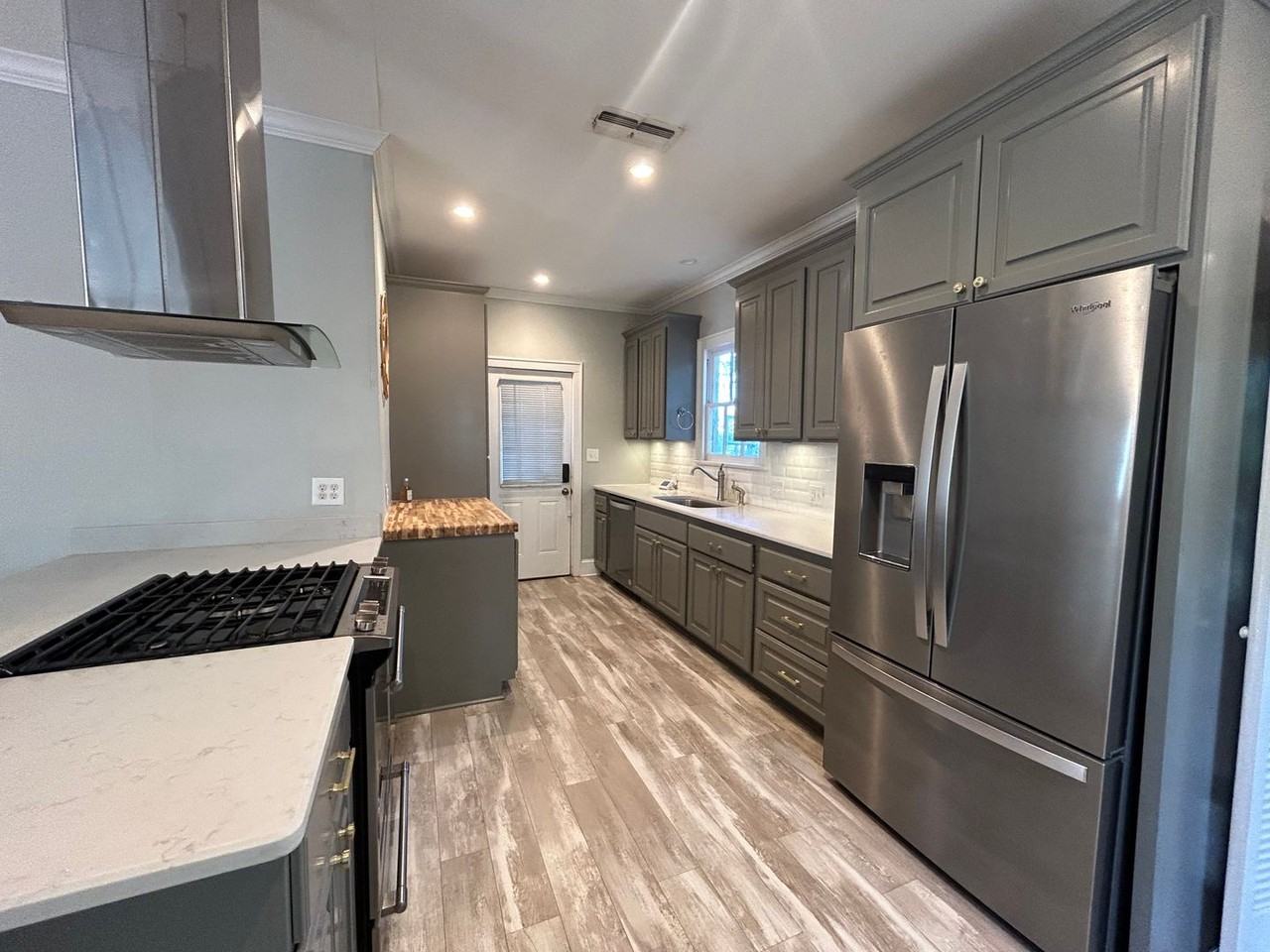 3805 Baltimore Ave - Photo 4 of 9