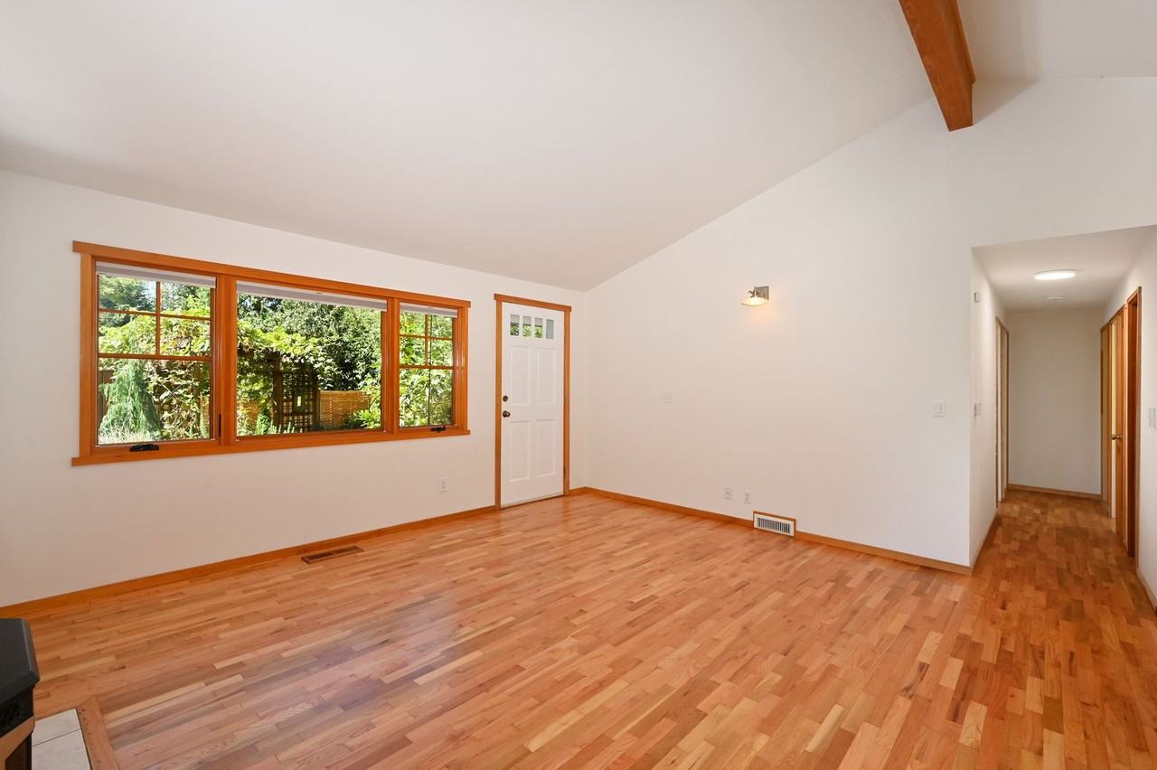 10350 45th Ave Ne - Photo 3 of 41