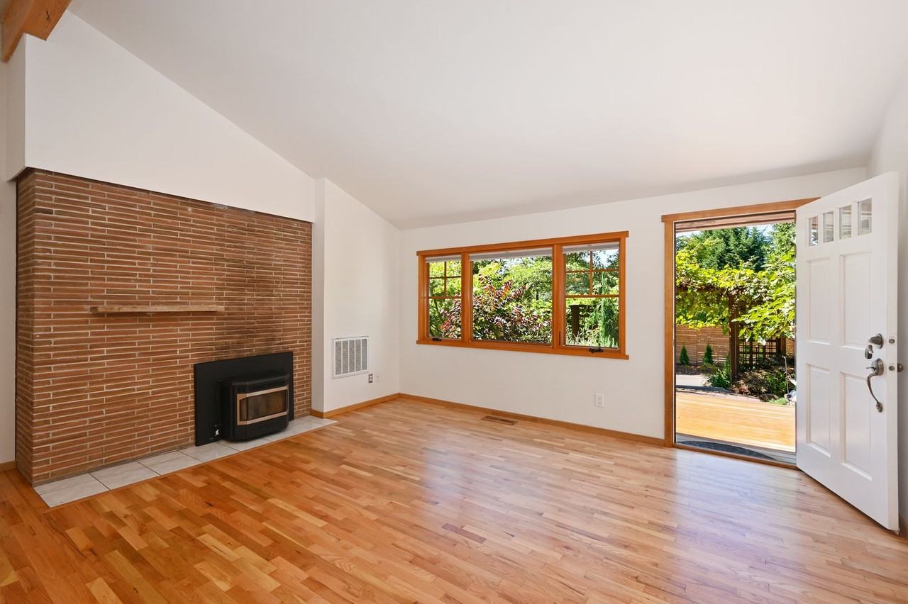 10350 45th Ave Ne - Photo 4 of 41