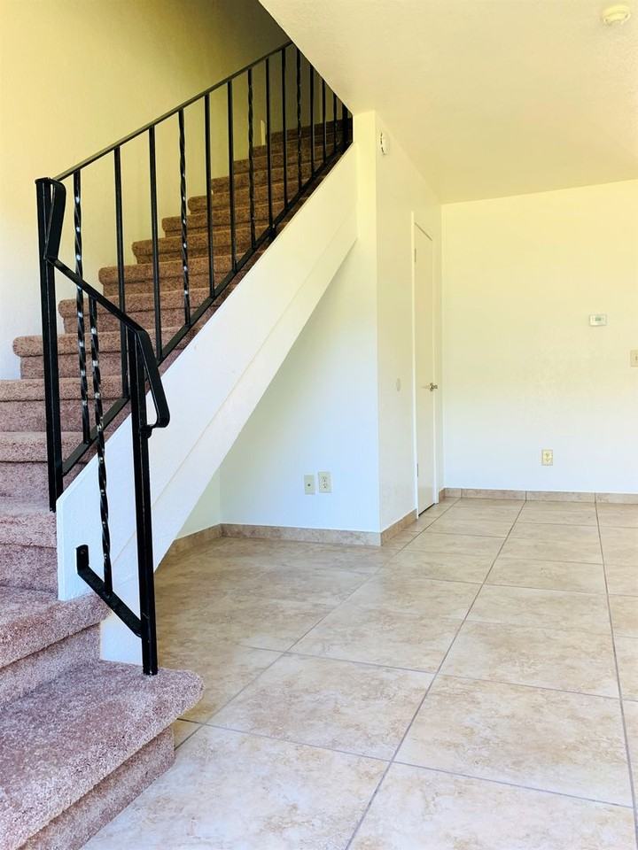 268 Douglas Street - Photo 4 of 23