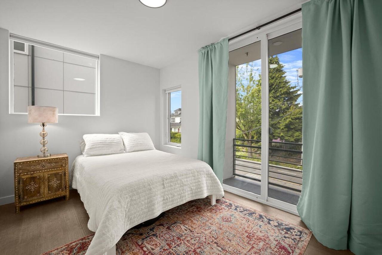 2318 15th Ave S #C - Photo 3 of 30