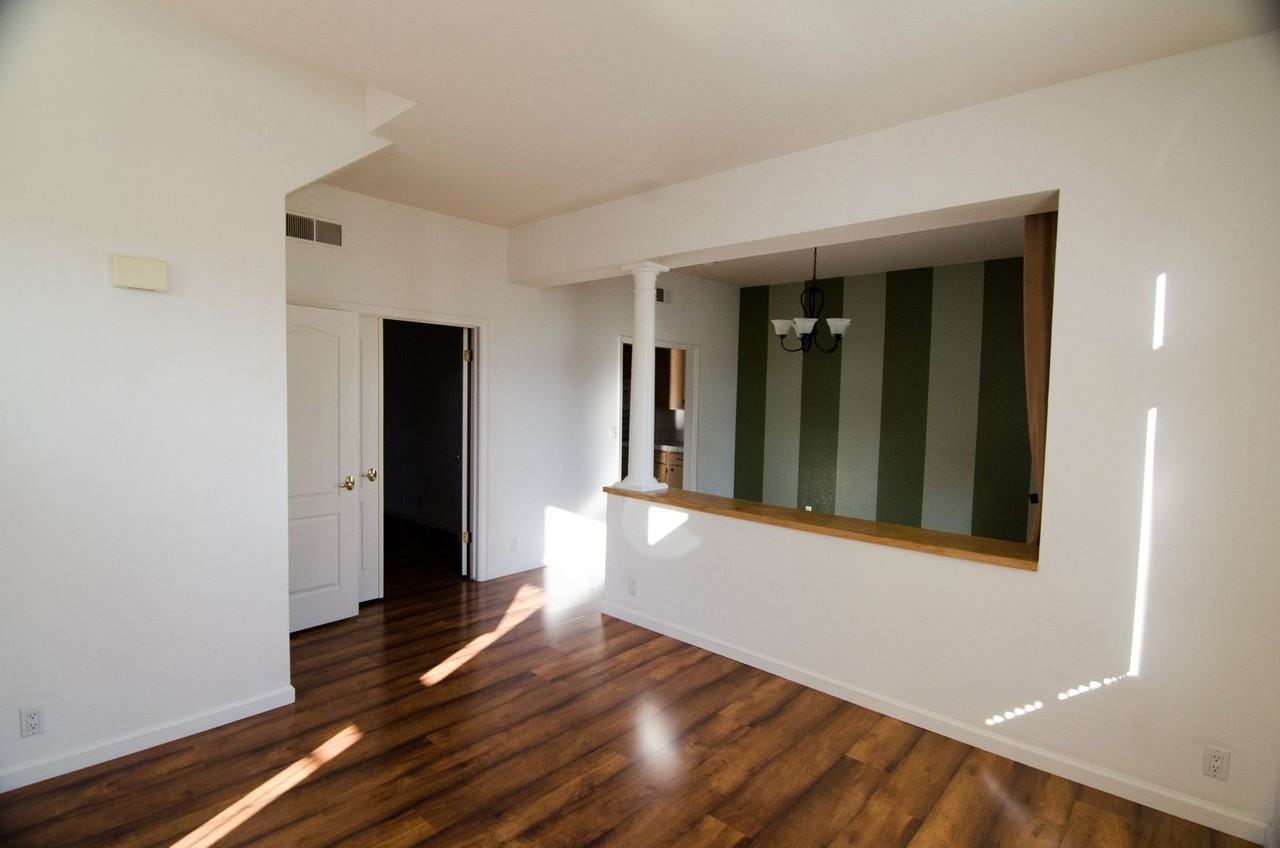 3133 Woods Cir - Photo 4 of 18