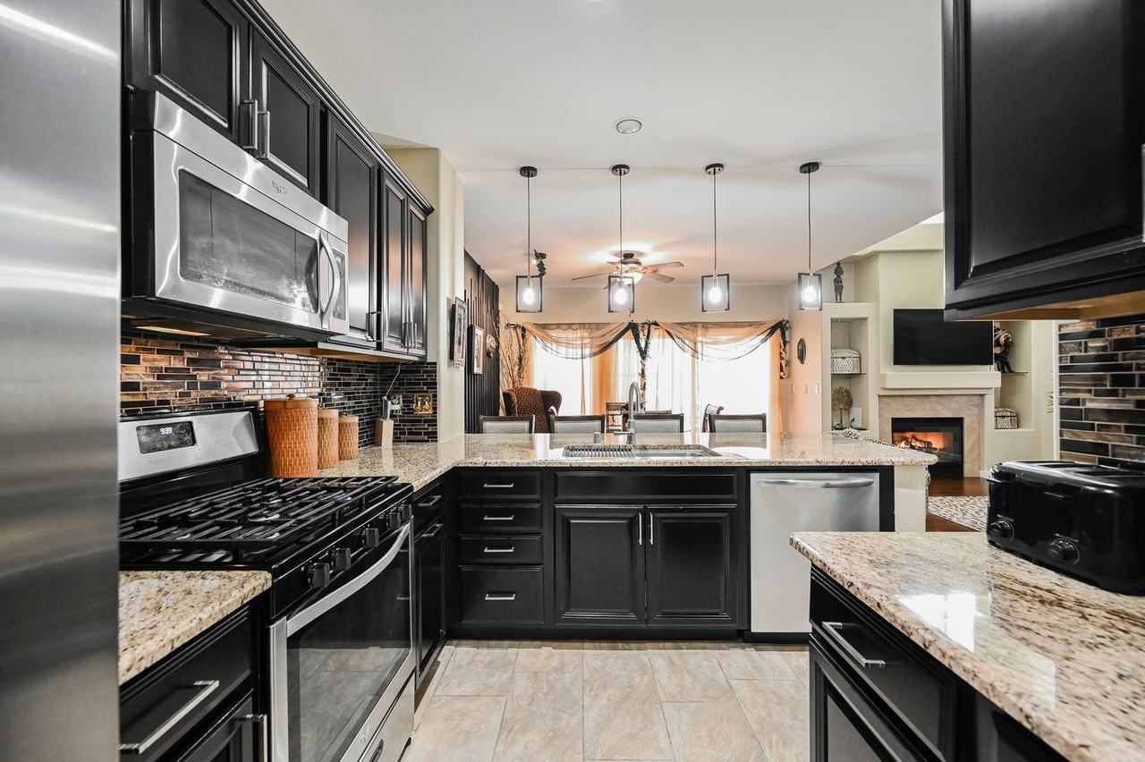 5975 Sunlight Garden Way - Photo 2 of 30