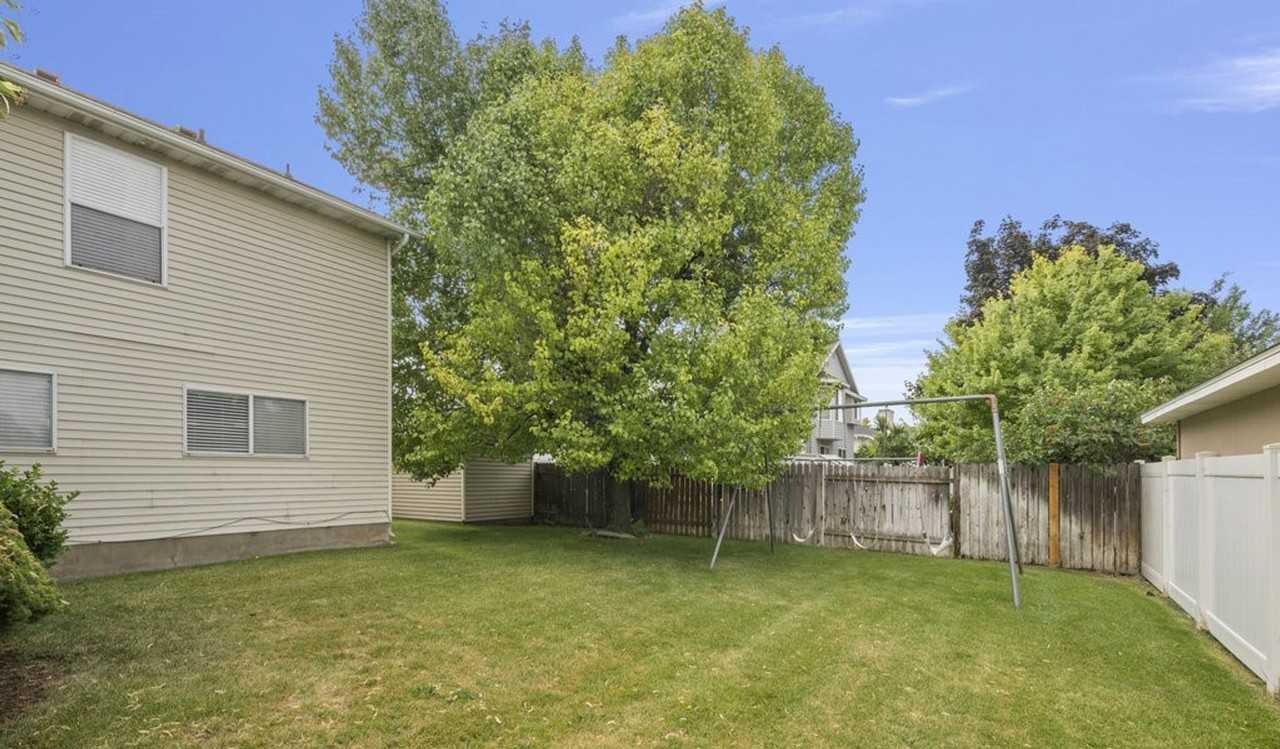1469 N 200 W - Photo 2 of 20