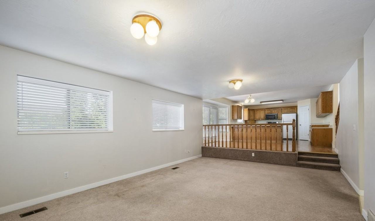 1469 N 200 W - Photo 4 of 20