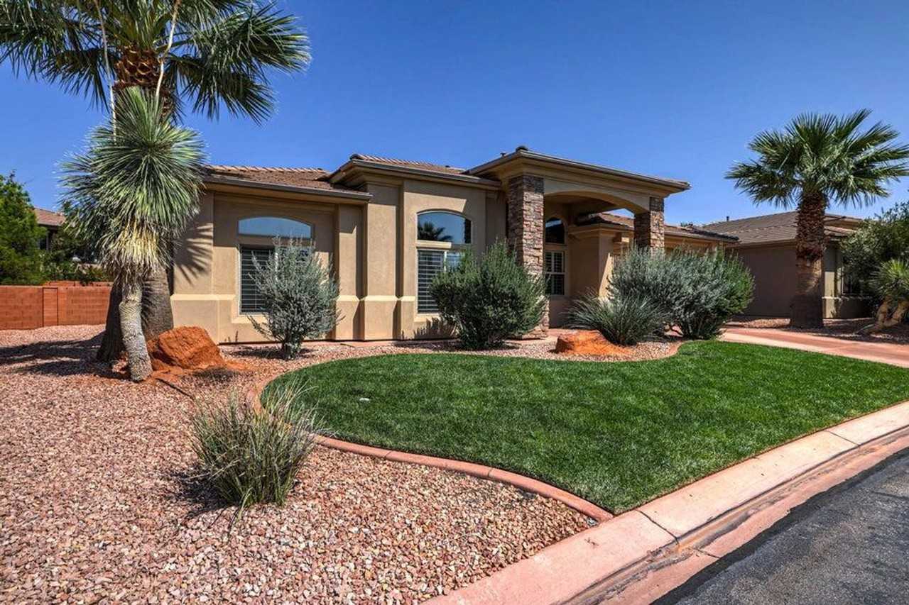 1668 N Sonoran Dr - Photo 3 of 50