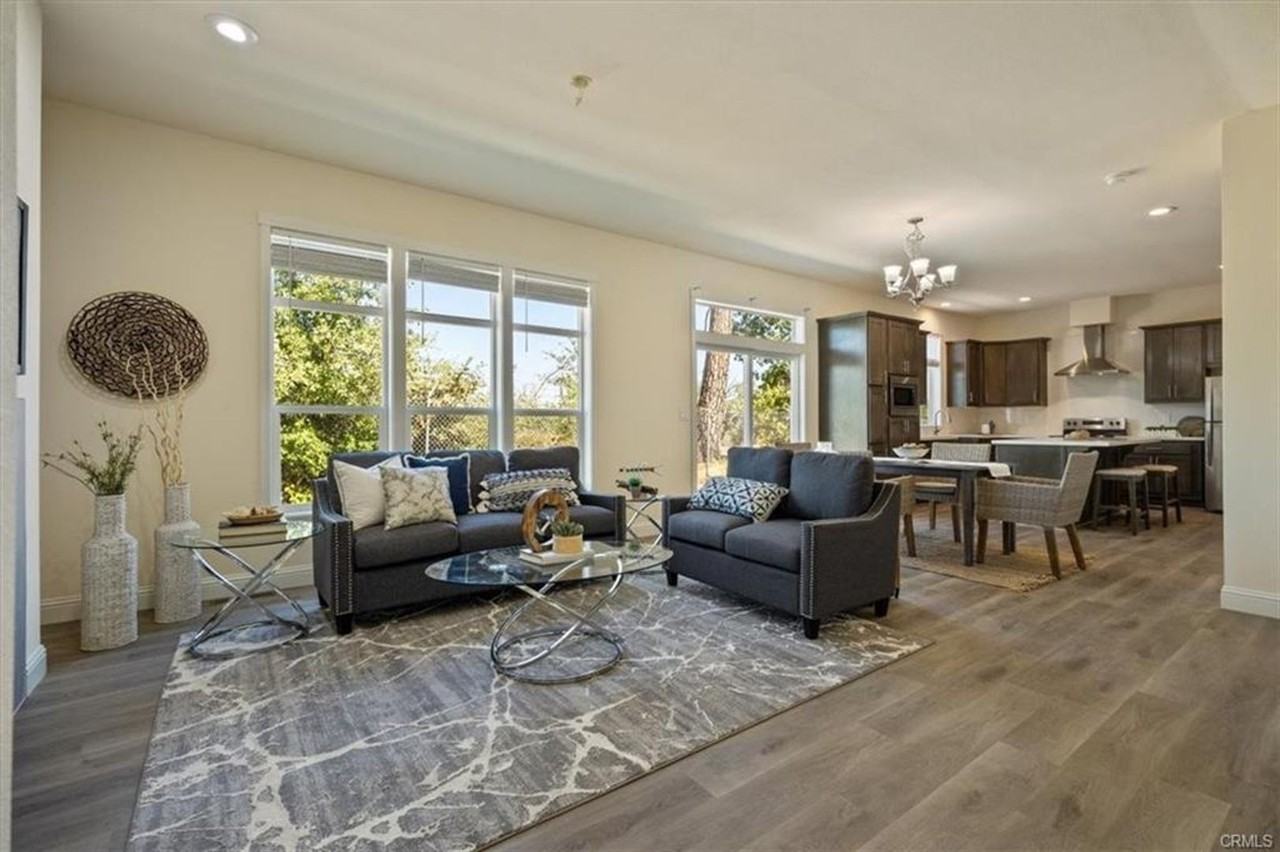 220 Berry Creek Dr - Photo 4 of 9