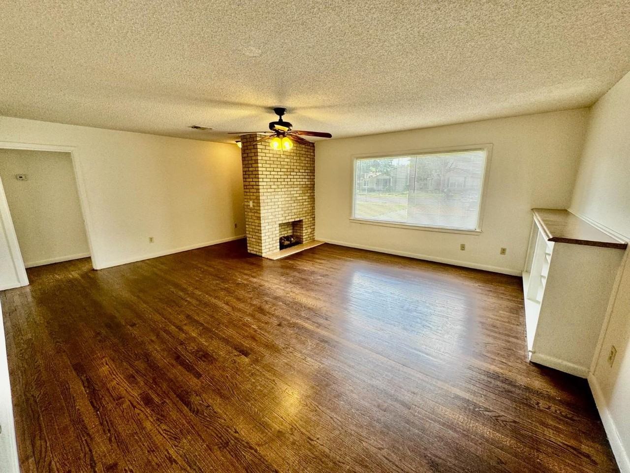 3322 26th St - Photo 3 of 12