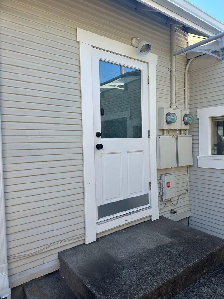 1548 Lincoln St #B - Photo 2 of 20