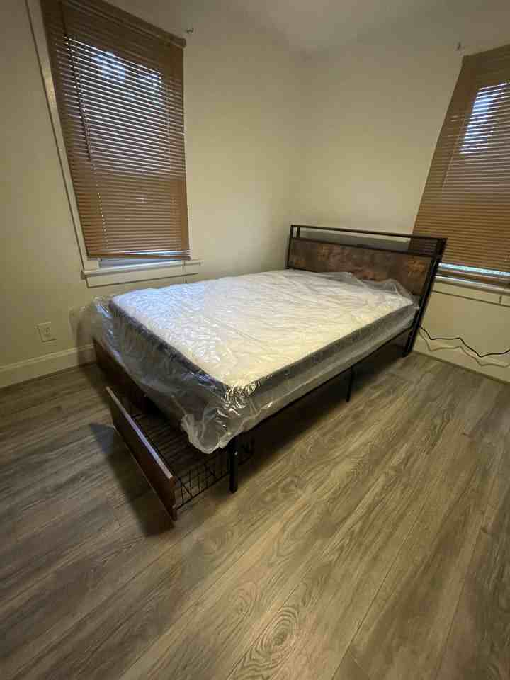 1227 Milton St - Photo 6 of 9