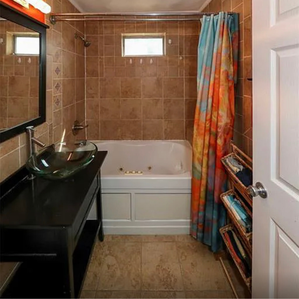 1227 Milton St - Photo 7 of 9