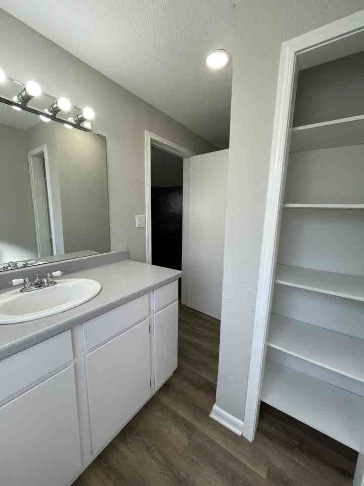 521 Woodard Ave #1 - Photo 7 of 19
