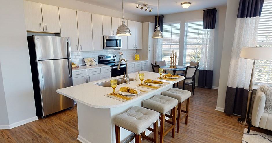 The Manhattan on the River Apartments - Photo 2 of 35