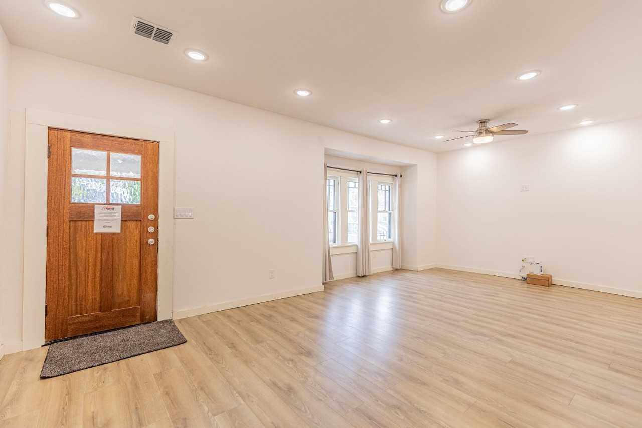 1010 Burnet St - Photo 5 of 41