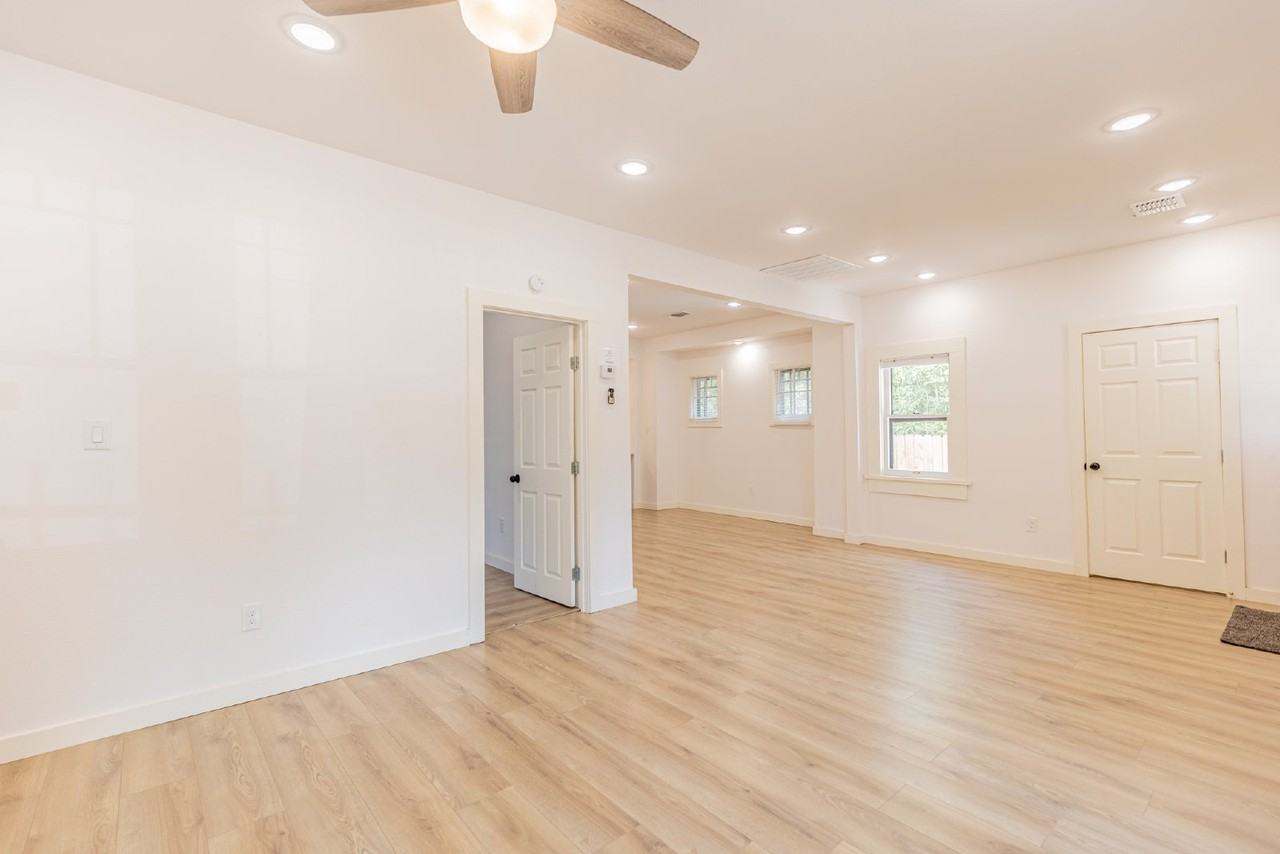 1010 Burnet St - Photo 7 of 41