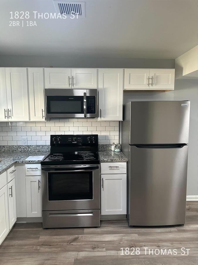 1828 Thomas St - Photo 2 of 15