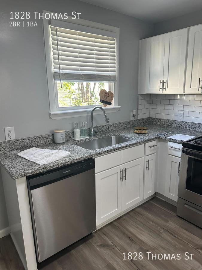 1828 Thomas St - Photo 3 of 15