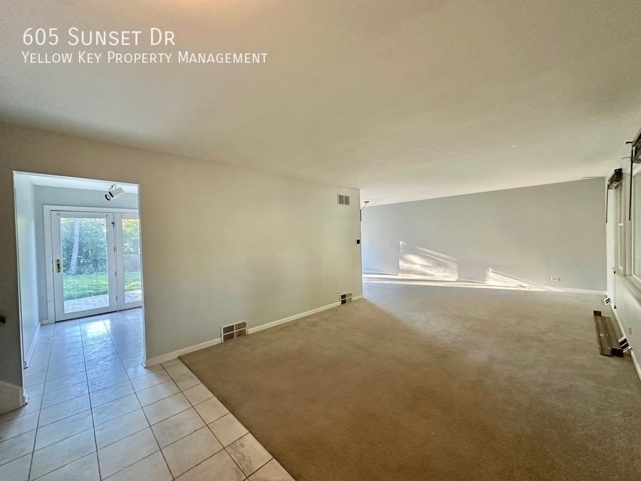 605 Sunset Dr - Photo 3 of 16