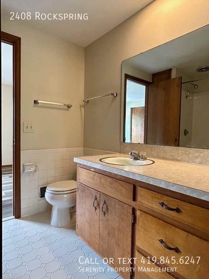 2408 Rockspring Rd - Photo 3 of 10
