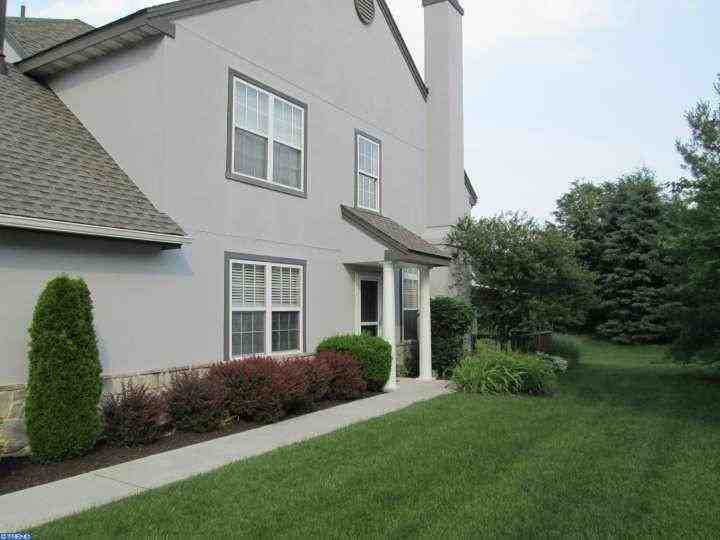 220 Hawthorne Ct N - Photo 3 of 21