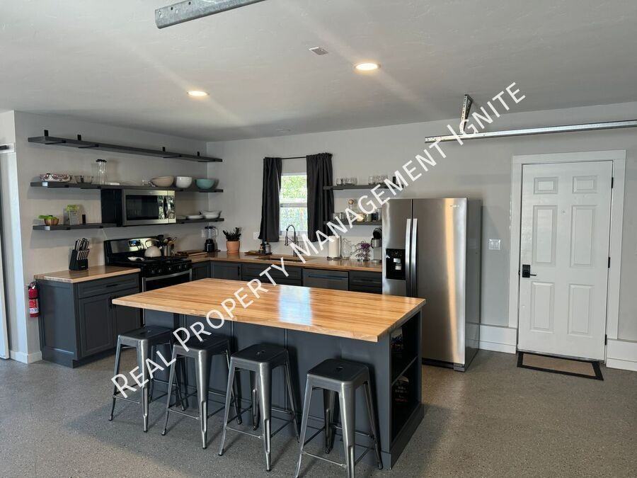 65601 Mckenzie-Bend Highway - Photo 2 of 12