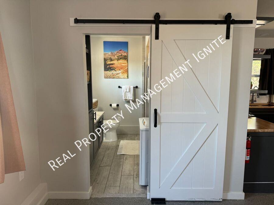 65601 Mckenzie-Bend Highway - Photo 5 of 12