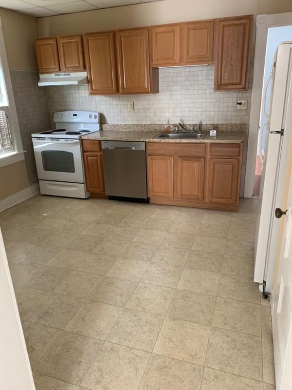 2131 Birch St #1stFL - Photo 3 of 16