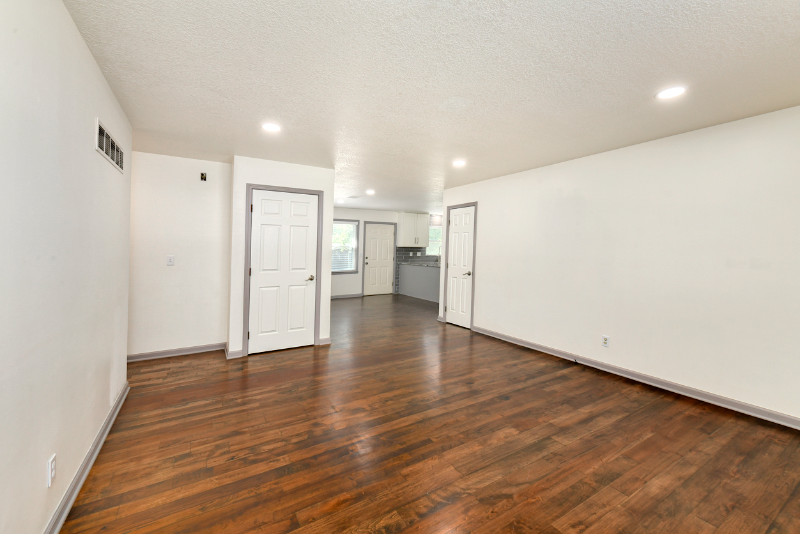 33625 W 88th St - Photo 3 of 20