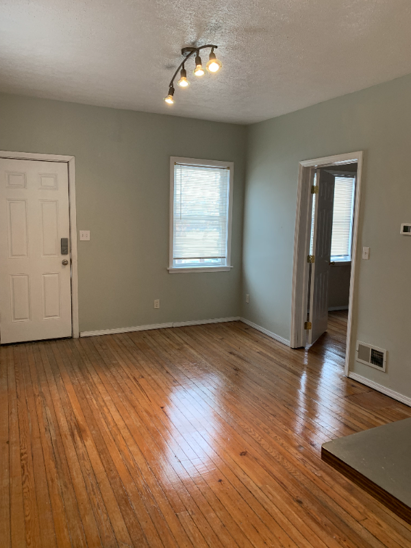 2037 W 11th St - Photo 2 of 8