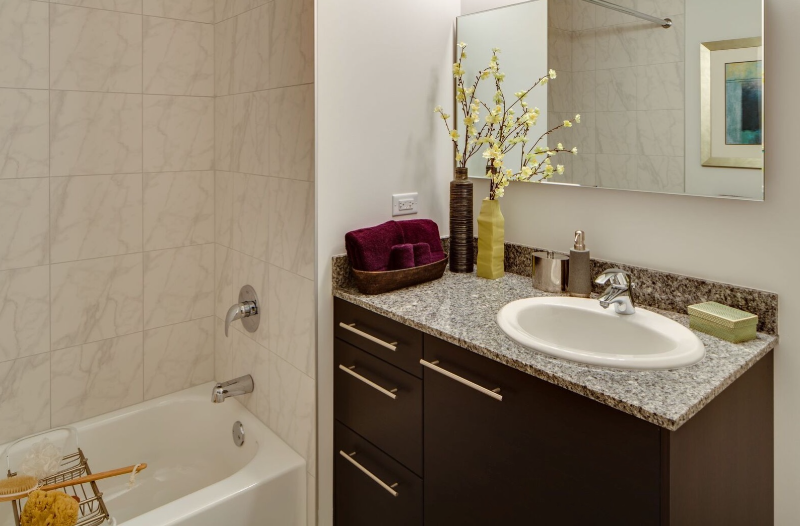 842 West Blackhawk Street - Photo 5 of 8