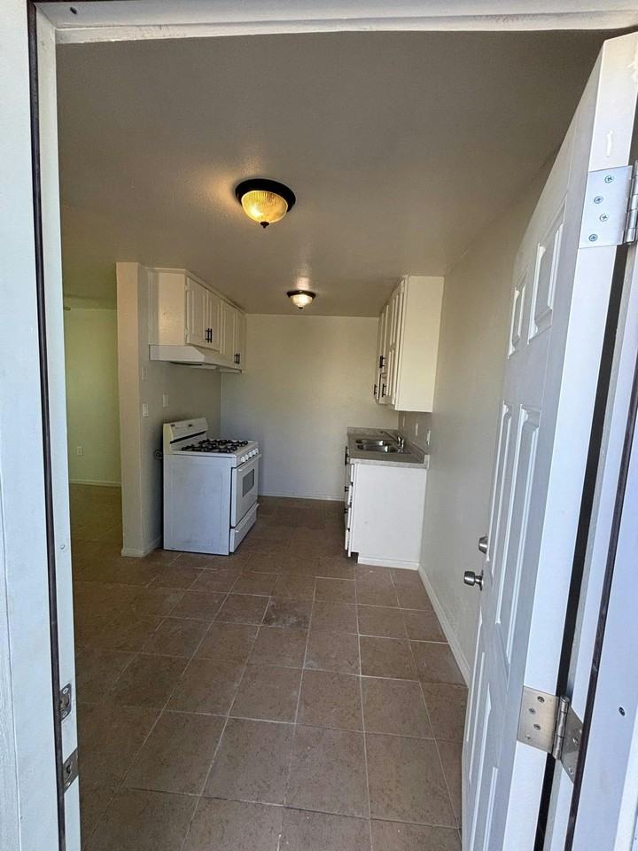 1498 East 6th Street, Unit 7 - Photo 2 of 8