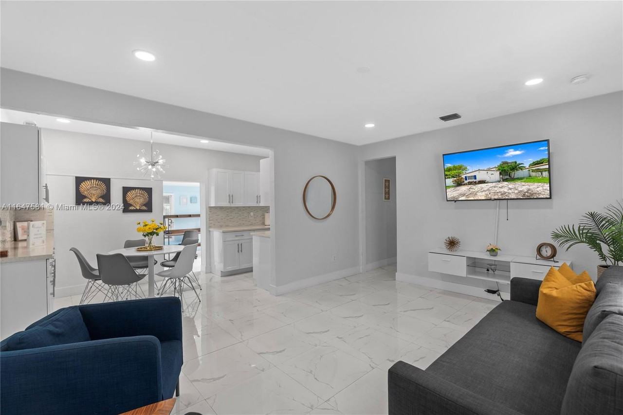 1498 Ne 175th St - Photo 3 of 8