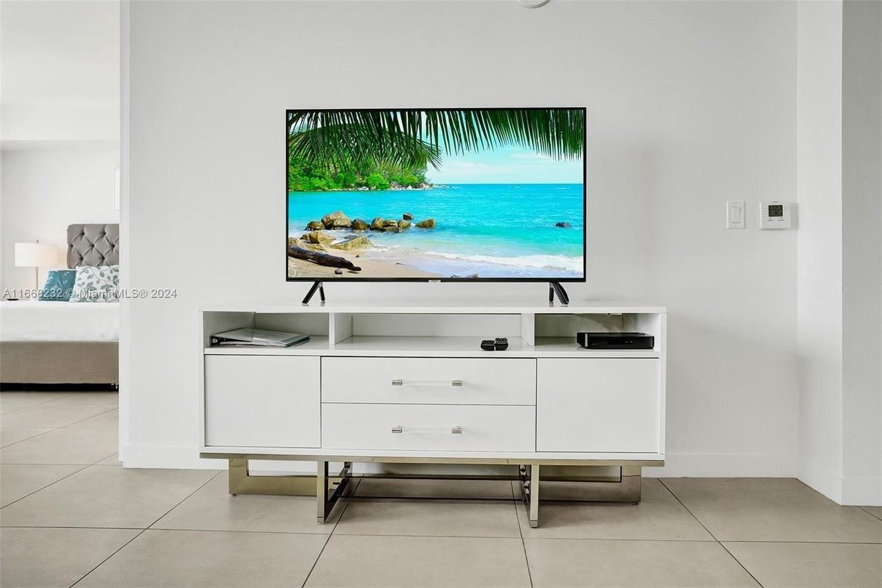 401 N Birch Rd #813 - Photo 5 of 47