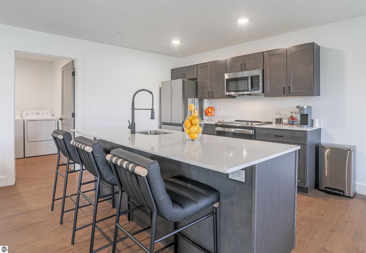 6028 Traverse Edge Way - Photo 7 of 38