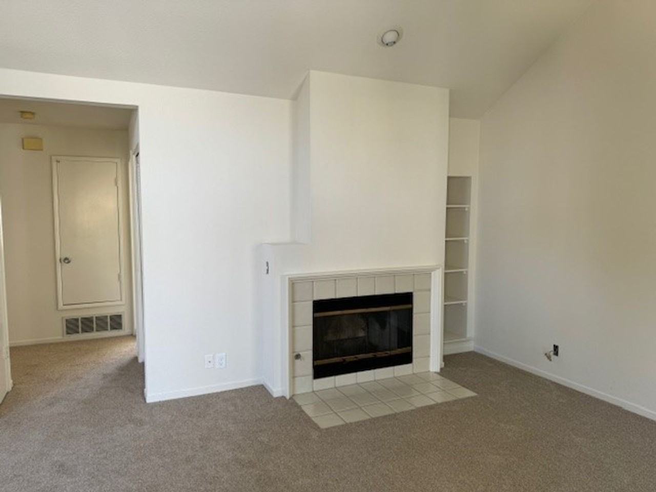 707 Portwalk Pl - Photo 2 of 12