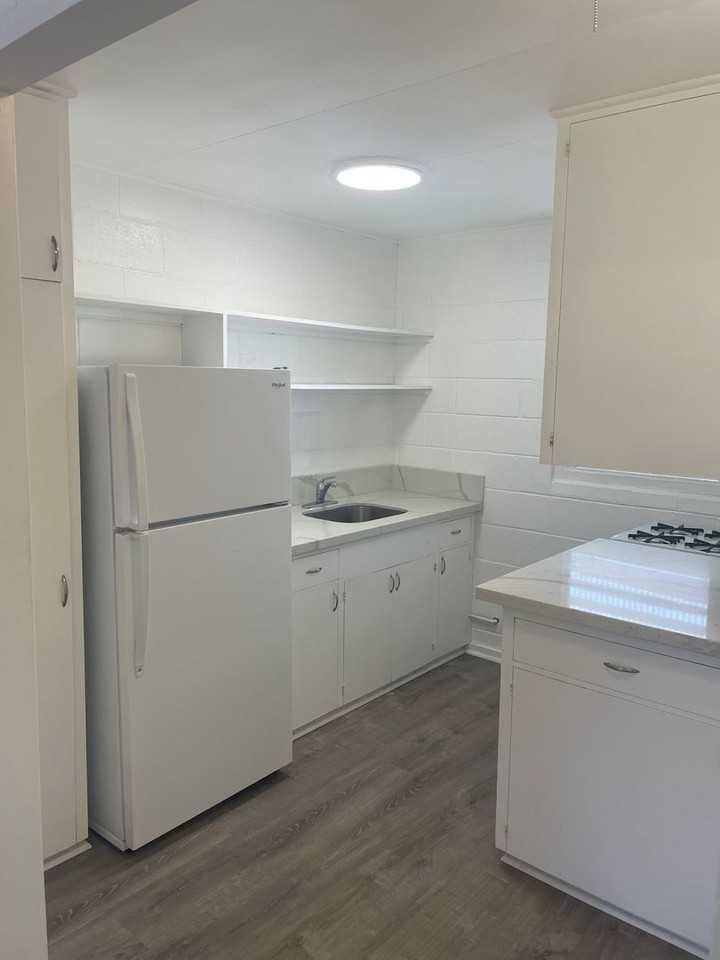 927 Hausten St - Photo 5 of 11