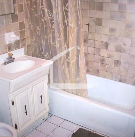 682 Parker St #2 - Photo 4 of 5