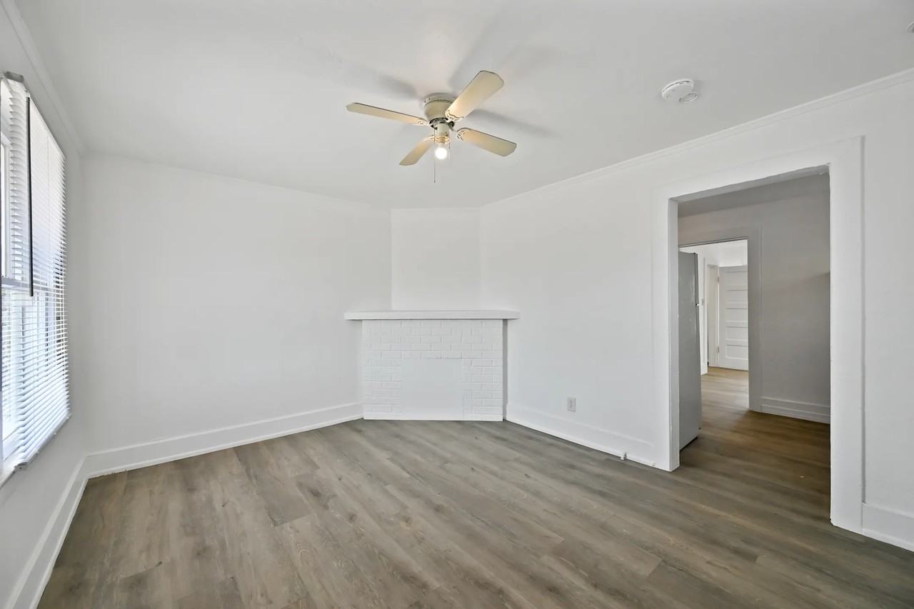 2106 W Adams St - Photo 2 of 12