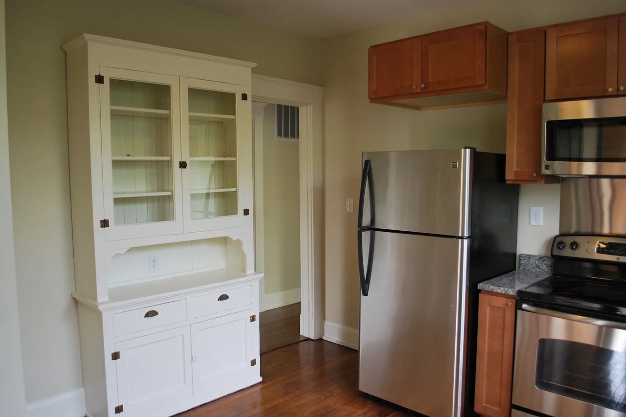 933 Marion Ave - Photo 3 of 6