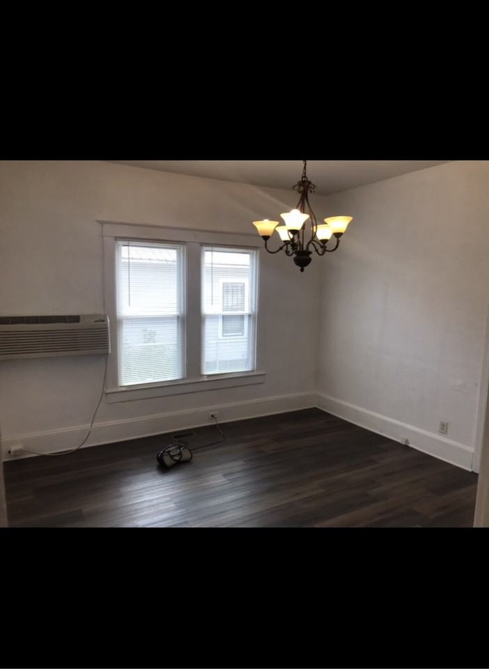 1104 North George Street - Photo 5 of 10