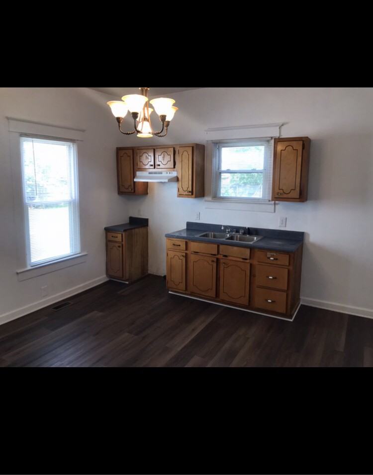 1104 North George Street - Photo 4 of 10