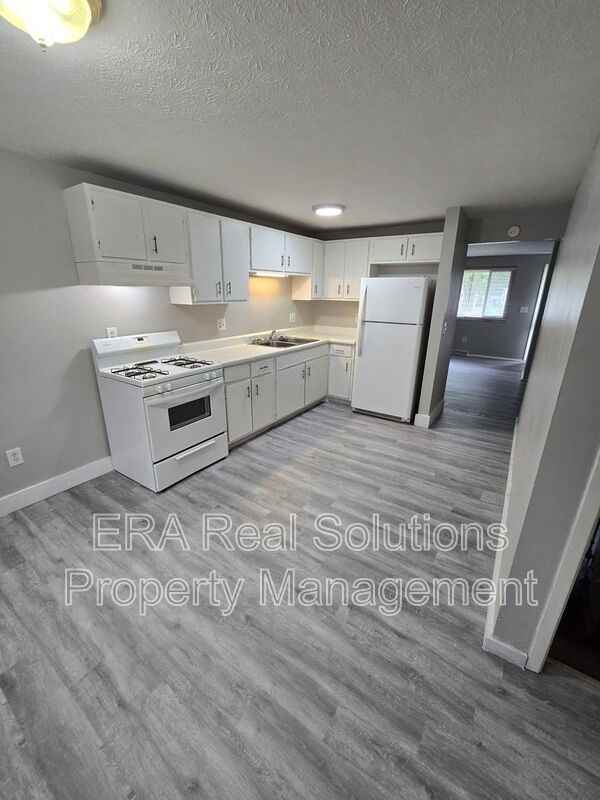 355 N Algonquin Ave - Photo 2 of 13