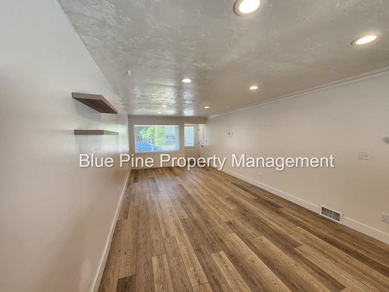 1565 S Higbee Ave - Photo 3 of 17