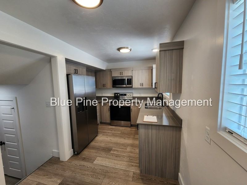 1565 S Higbee Ave - Photo 4 of 17