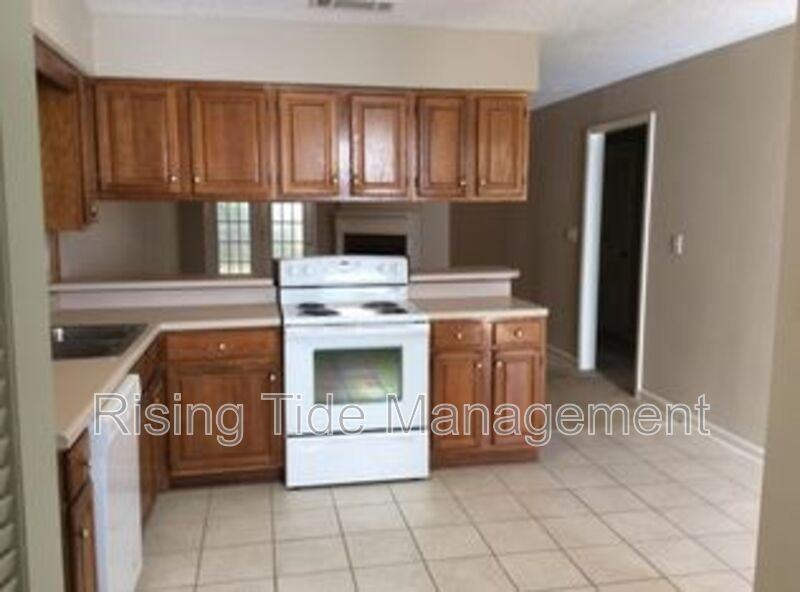 1629 Park Ter - Photo 4 of 12