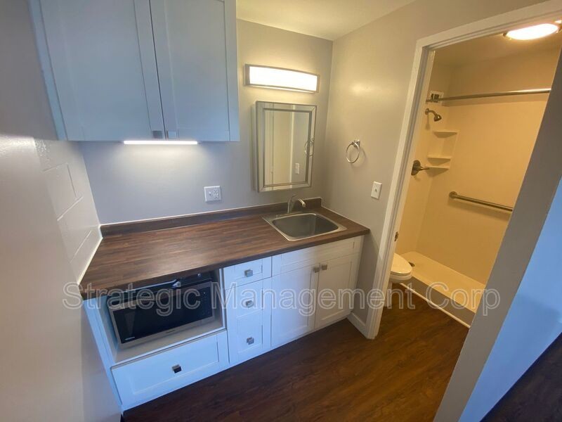 1301 Lusitana St #808 - Photo 3 of 7