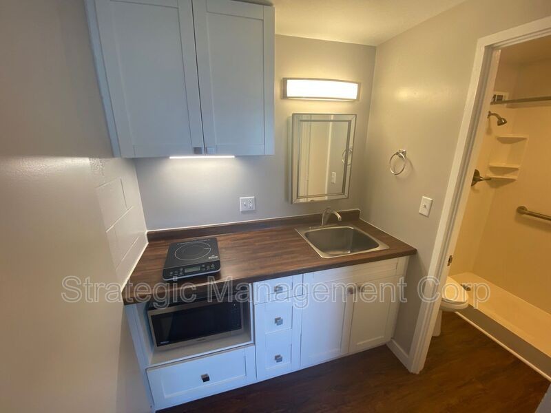 1301 Lusitana St #808 - Photo 4 of 7