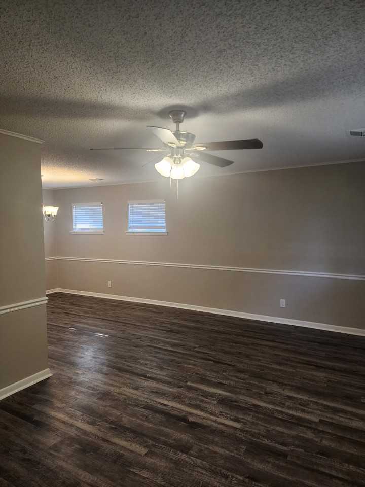 5428 Mallory Dr - Photo 3 of 24